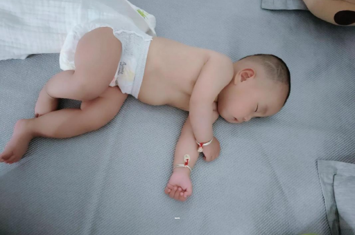 丹阳宝宝多久会抬头 丹阳宝宝多久会抬头